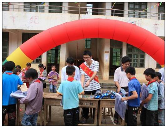 工作简讯——贺州中支----金融知识走进小学 跋山涉水撒播爱心1